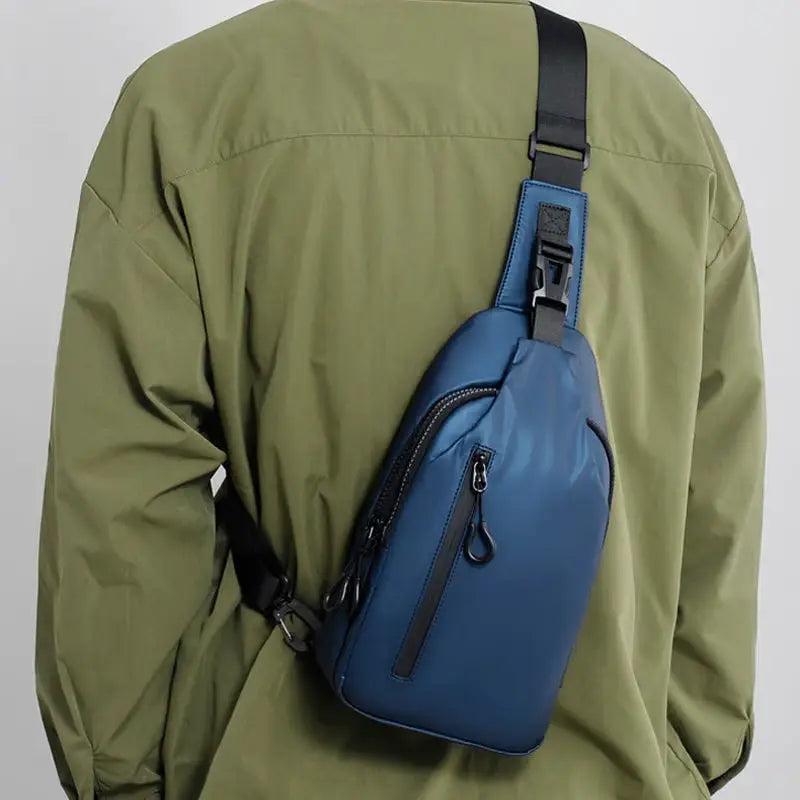 SyncPack™ – Waterproof shoulder bag with USB port