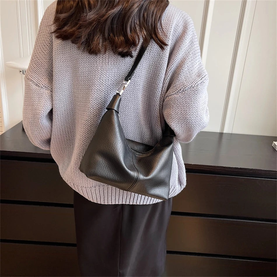 Force | Roly Shoulder Bag