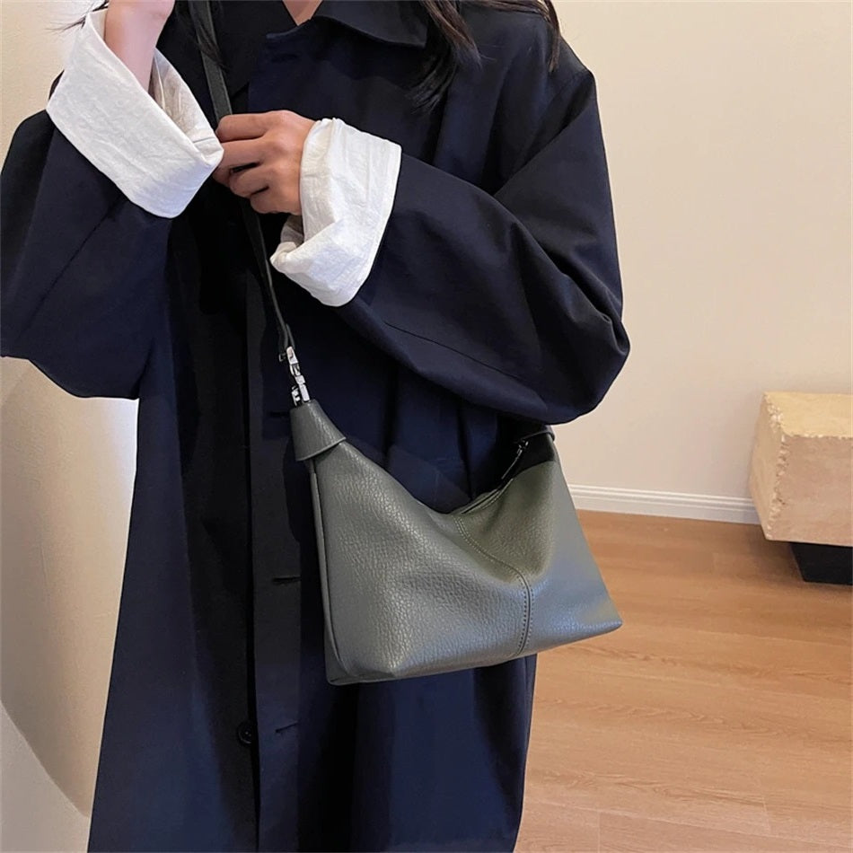 Force | Roly Shoulder Bag
