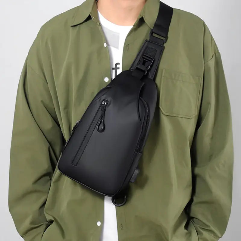 SyncPack™ – Waterproof shoulder bag with USB port
